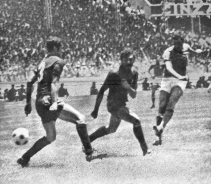Mondiale 1970, quarti di finale: Italia - Messico 4-1. Riva segna il secondo gol (sar doppietta)